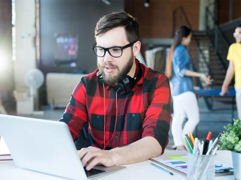 Amazon analyst at work